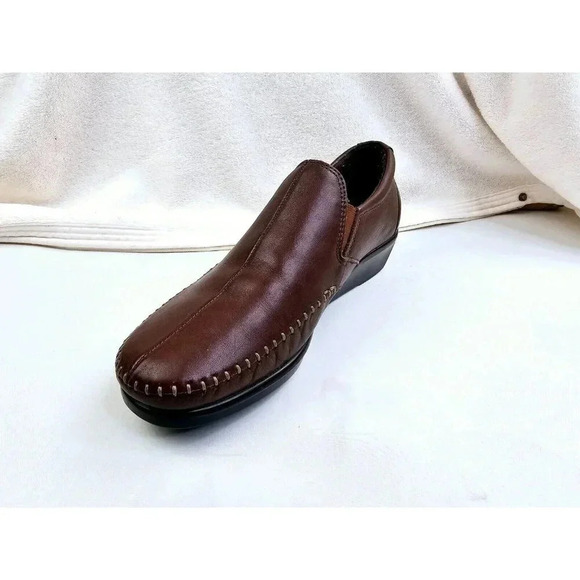 SAS Tripad Size 8 Womens Chocolate Brown Slip On Cpmfort Foot Bed Stitch Loafers - Picture 1 of 15